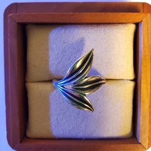 James Avery Retired Spring Leaves Ring, size 7